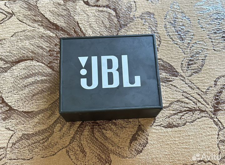 Портативная колонка jbl
