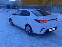 Kia Rio 1.6 AT, 2018, 300 000 км, с пробегом, цена 950 000 руб.