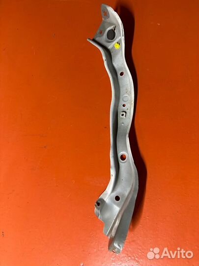 Крепление фары левое Toyota Prius ZVW50-8004113