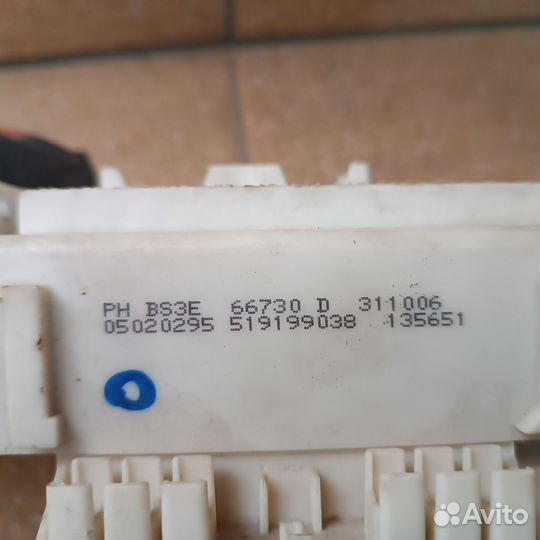 Блок предохранителей салона Mazda 3 BK 2006-2009