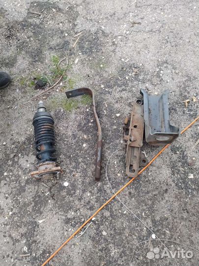 Элементы подвески кабины атего 815.балка