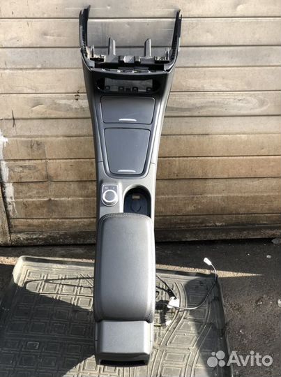 Центральная Консоль в Сборе Мерседес W246