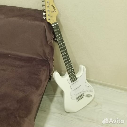 Электрогитара с комбоусилителем