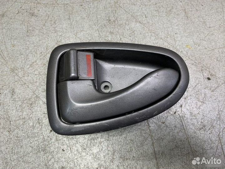 Ручка внутренняя Hyundai Accent седан 1.5 G4EC