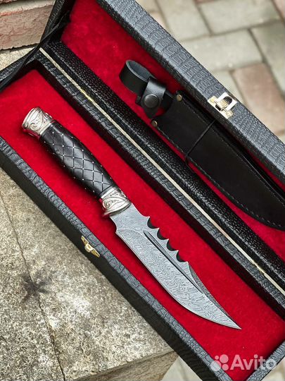 Нож из дамасской стали