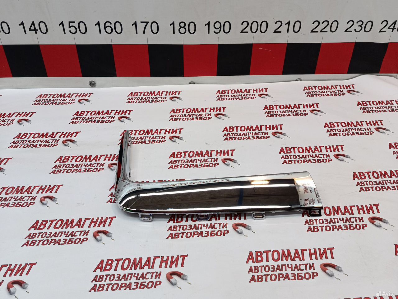 Накладка переднего бампера правая Voyah Dream