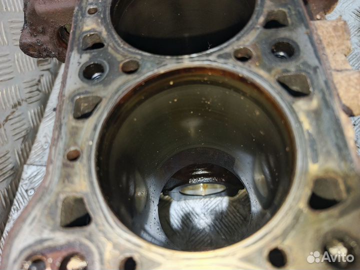 Блок двс Hyundai G4EE 1.4 голый б/у (арт. 2110122Y00)