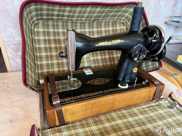 Швейная машинка подольская ручная в чемодане