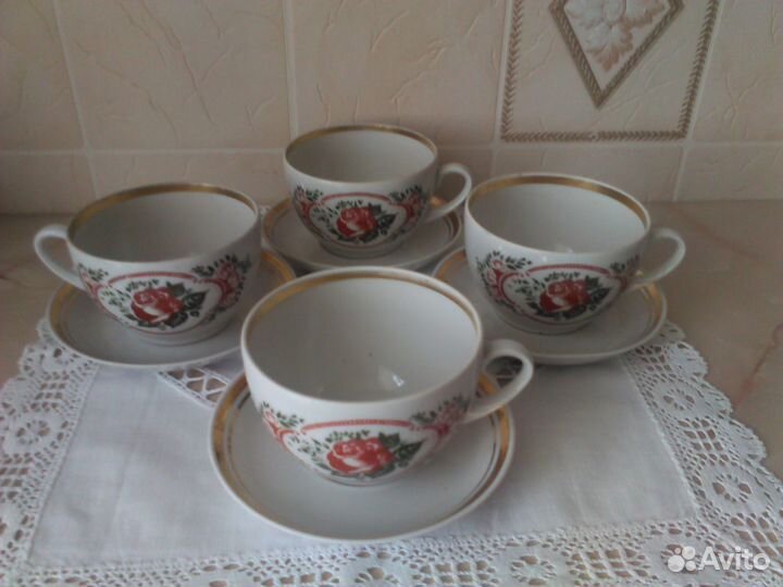 Чайные чашки с блюдцами. Много