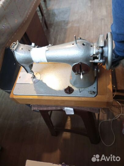 Швейная машина 