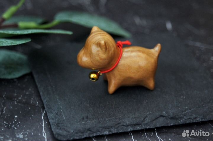 Фигурка Собака из сандала