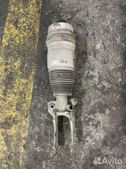 Амортизатор передний правый VW Туарег порш каен