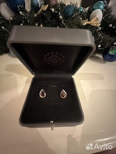 Роскошные золотые серьги с гранатом