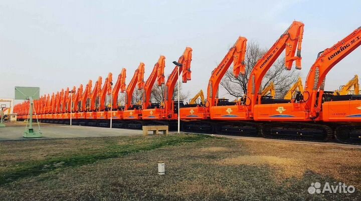 Гусеничный экскаватор Lonking CDM6550, 2023