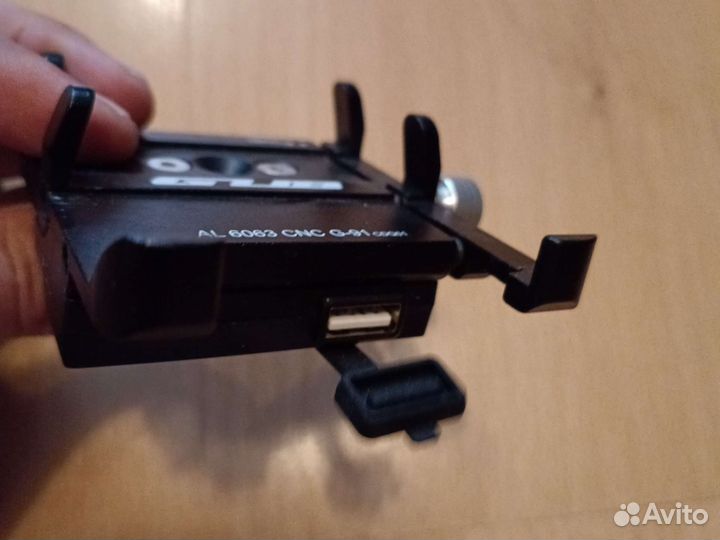 Держатель для телефона на самокат с зарядкой