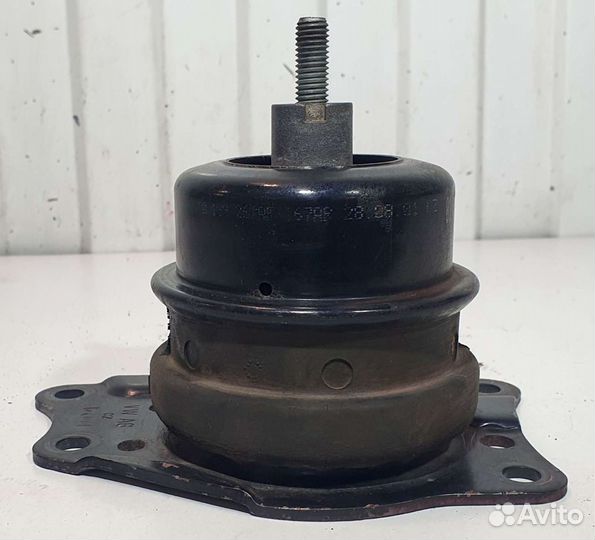 Опора двигателя правая Skoda Fabia