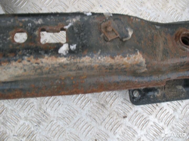 Усилитель заднего бампера Volkswagen Caddy 3 2007г