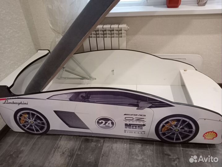 Детская кровать машинка