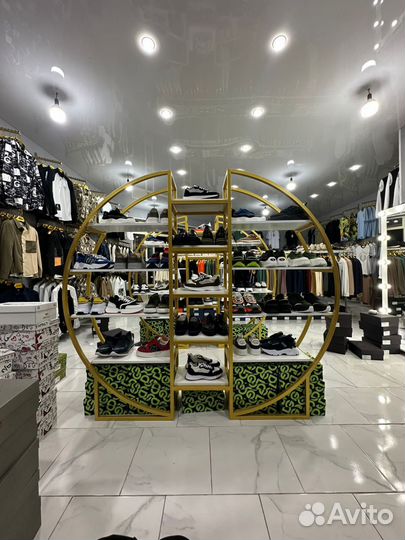 Зеркало, вешалки, полки, рейлы