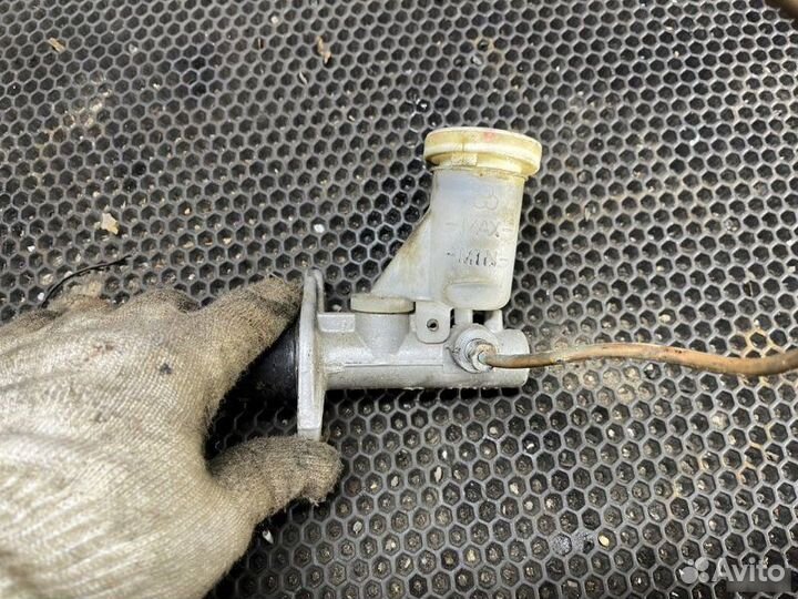 Главный цилиндр сцепления Mitsubishi Lancer 6