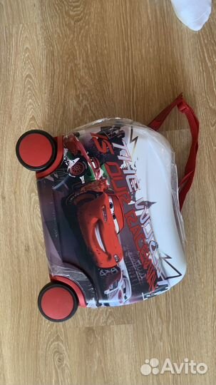 Детский чемодан на колесиках