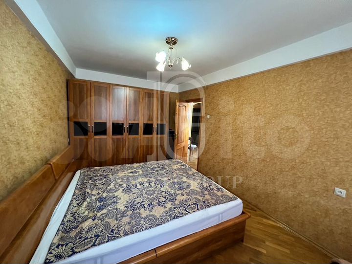 4-к. квартира, 100 м², 3/5 эт.