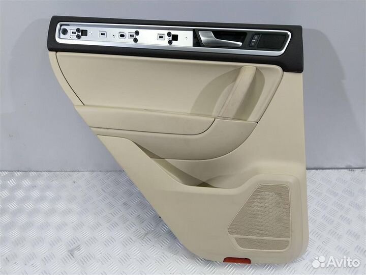 Обшивка двери задняя Volkswagen Touareg