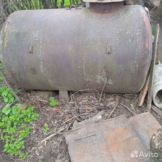 Тележка, бочка, стол, лестница, баллоны