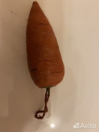 Елочная игрушка морковка