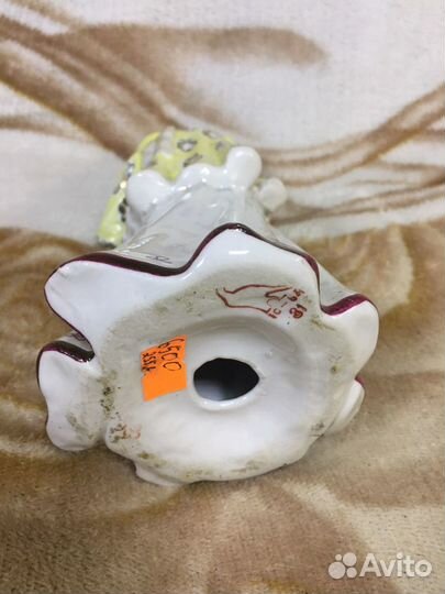 Фарфоровая статуэтка