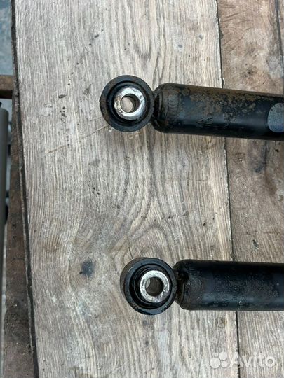 Амортизатор задний Nissan Almera N16 1.5 2004