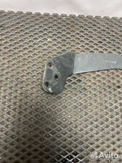 Кронштейн (крепление) Volvo FH4 21909440