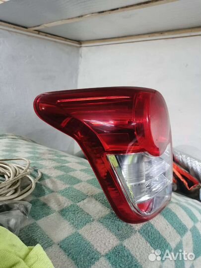Задний фонарь тойта филдер