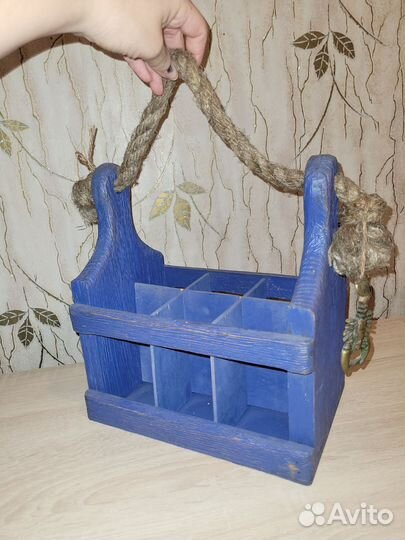 Деревянная подставка для бутылок с открывашкой