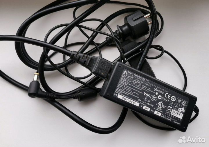 Блок питания для ноутбука Lenovo. 19V и 3,42A.Ориг