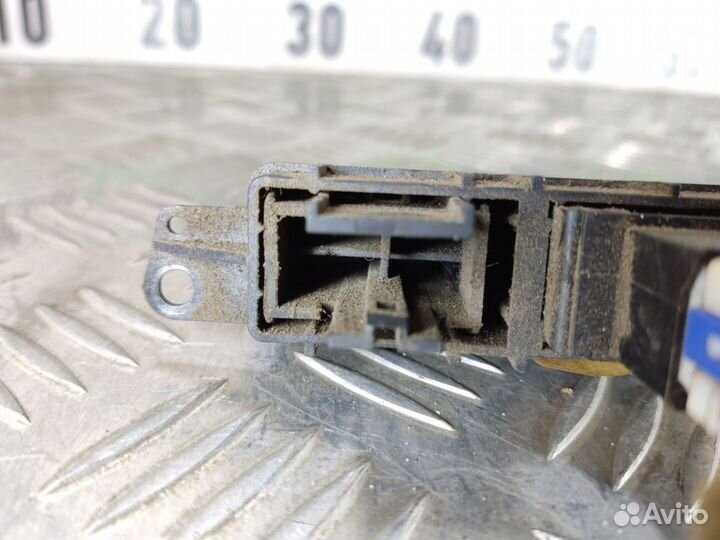 Кнопка обогрева стекла Mitsubishi Carisma 2000 200