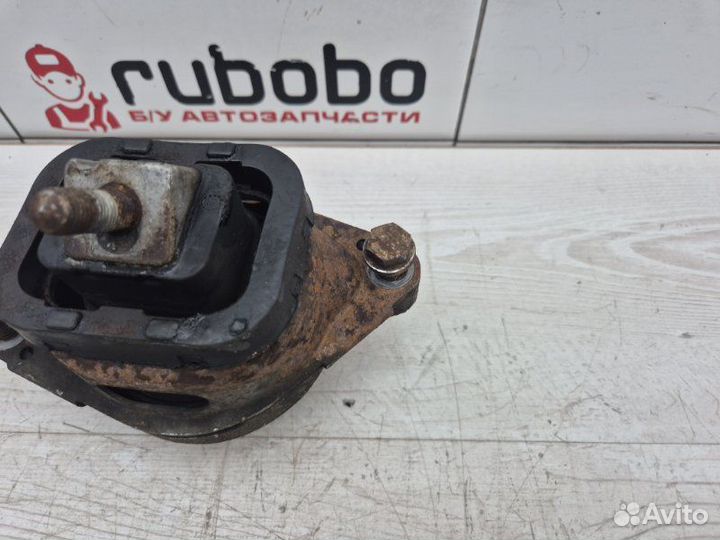 Опора двигателя правая Land Rover Range Rover L322