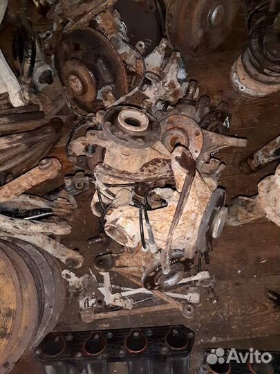 Кулак поворотный передний задний Peugeot 406