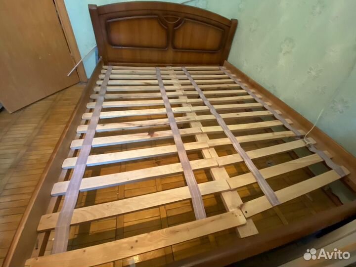 Кровать