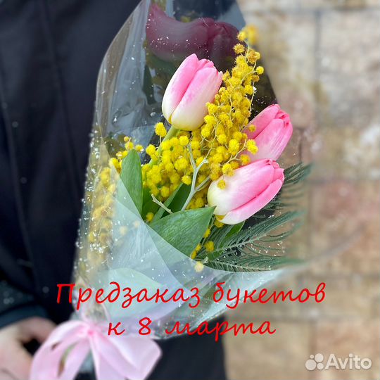 Букеты из тюльпанов и мимозы