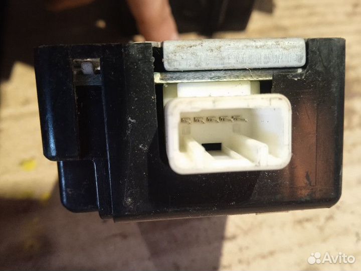 Блок управления центральным замком Toyota Corolla