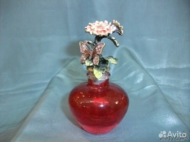 Флаконы для духов и масел