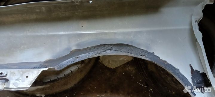 Крыло на Nissan Sunny fb15