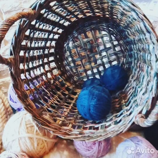 Корзина плетеная из бумажной лозы