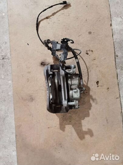 Суппорт левый Land Rover Range Rover Evoque 2020