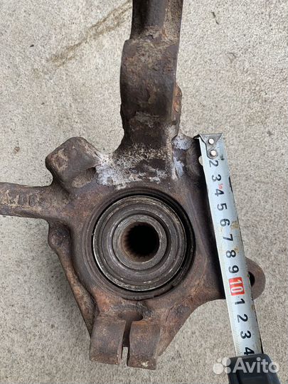 Поворотный кулак левый Renault Scenic 1