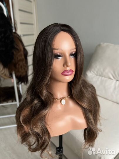 Парик темный русый длинный