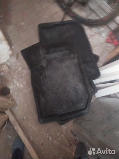 Автомобильные коврики резиновые duster