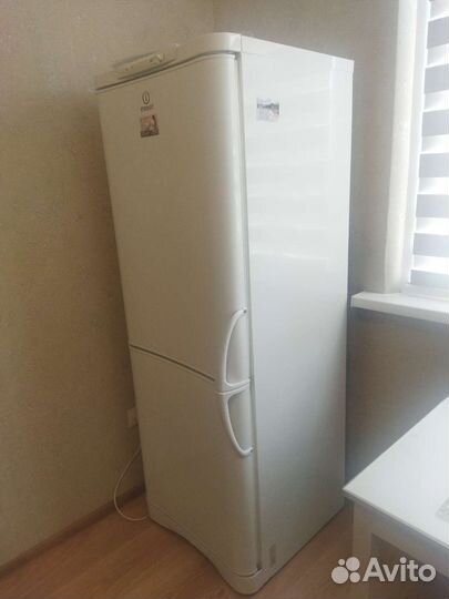 Холодильник indesit