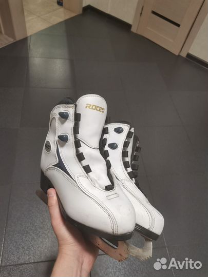 Коньки фигурные женские